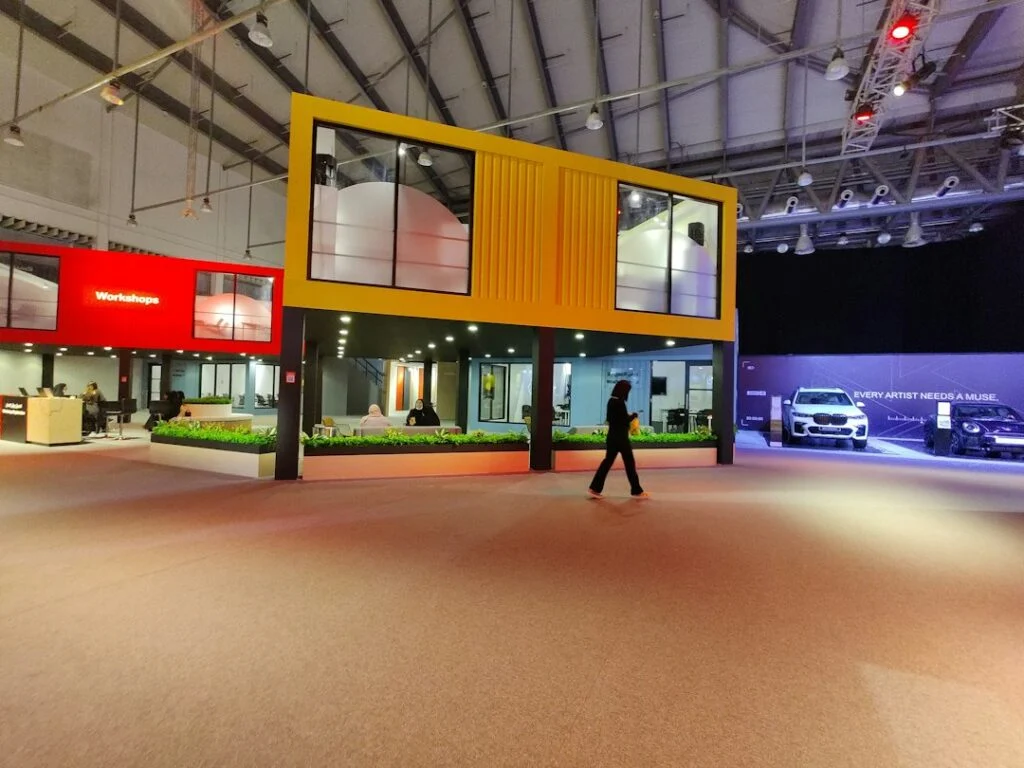Moderne messestand og utstillingsmiljø
